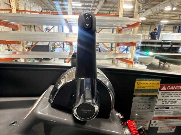 2026 Bennington 22MFB - SPS - Blackout US-ETWC6648J526 [photo 13]